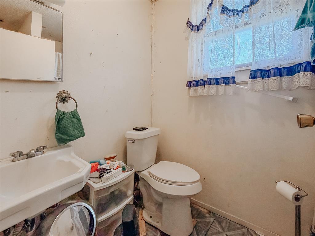 103 South Sinclair Avenue Kerens, TX 75144 - Photo 11 of 19