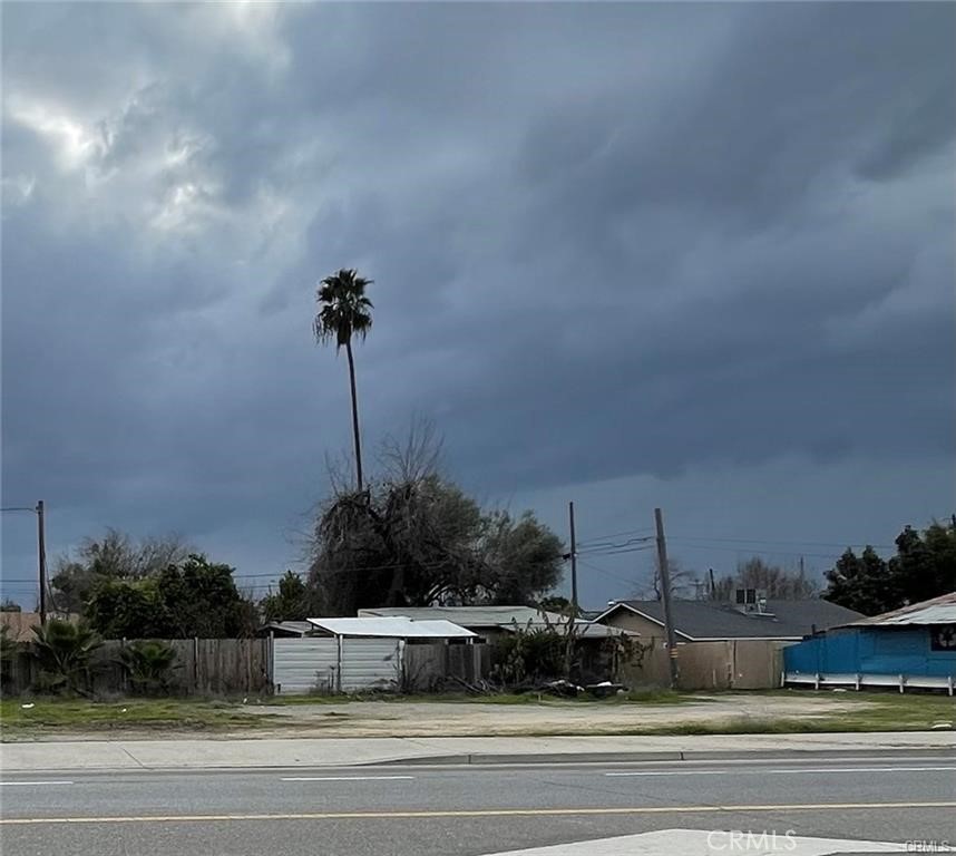 9095 Highway 140 Planada, CA 95365 - Photo 5 of 5 a view of a house with a garden