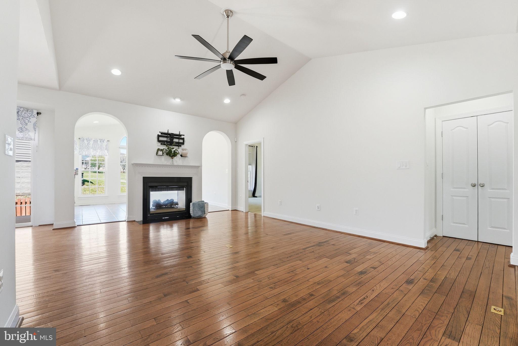 35115 Somerset Ridge Road Locust Grove, VA 22508 - Photo 8 of 68 Living Room