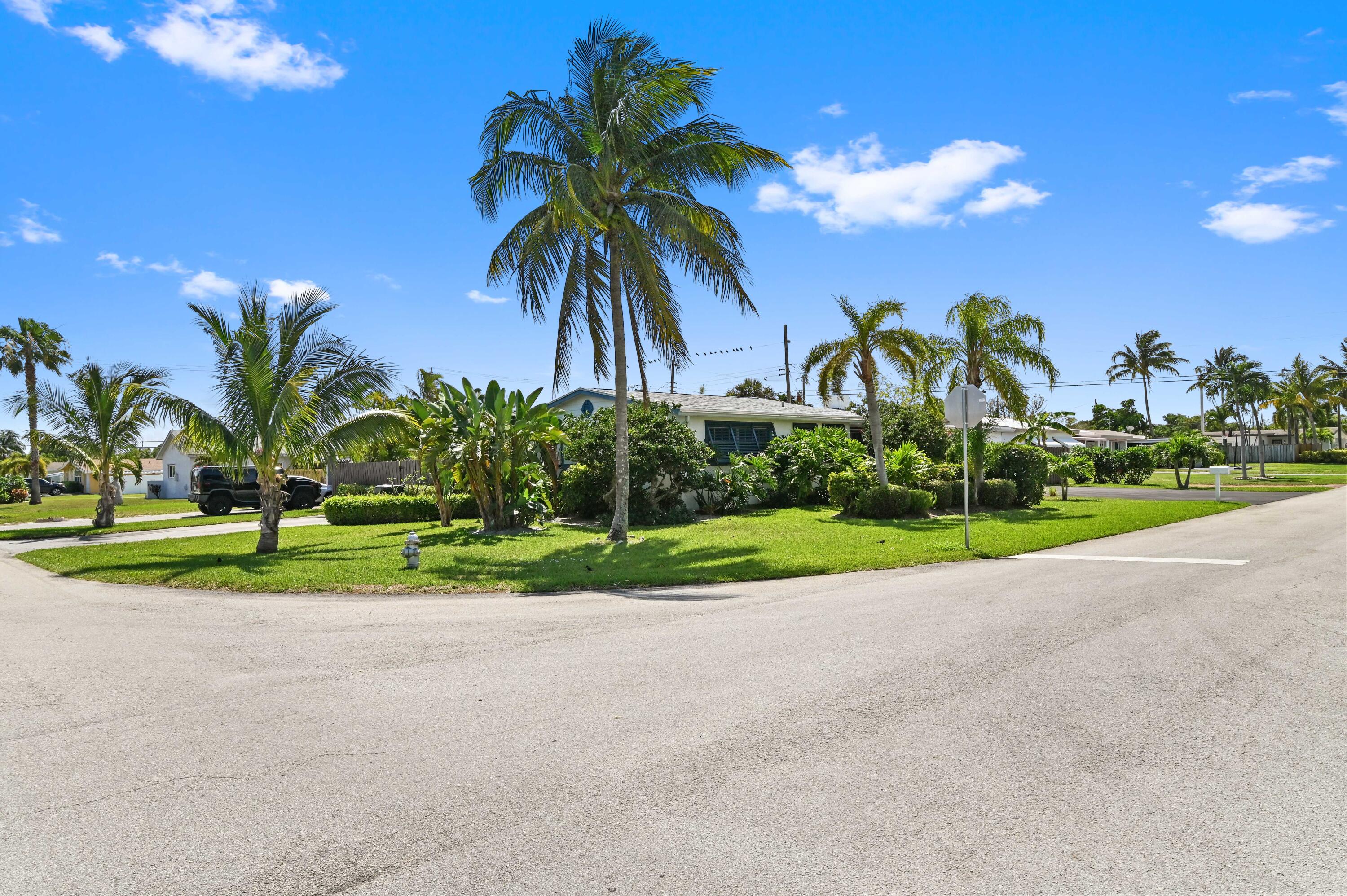 498 Northeast 45th Street Boca Raton, FL 33431 - Photo 41 of 45 01 front 01