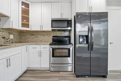 $2,700 | 610 Southwest 2nd Avenue, Unit 1, Dania Beach, FL 33004