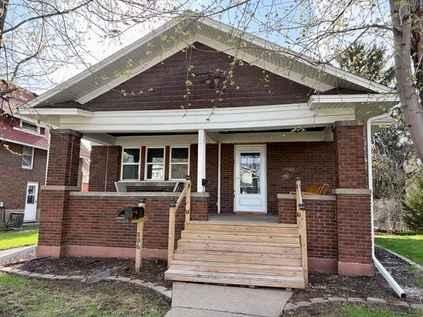 $134,900 | 806 North 3rd Street, Clinton, IA 52732