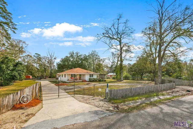 $320,000 | 29306 Red Oak Drive, Walker, LA 70785