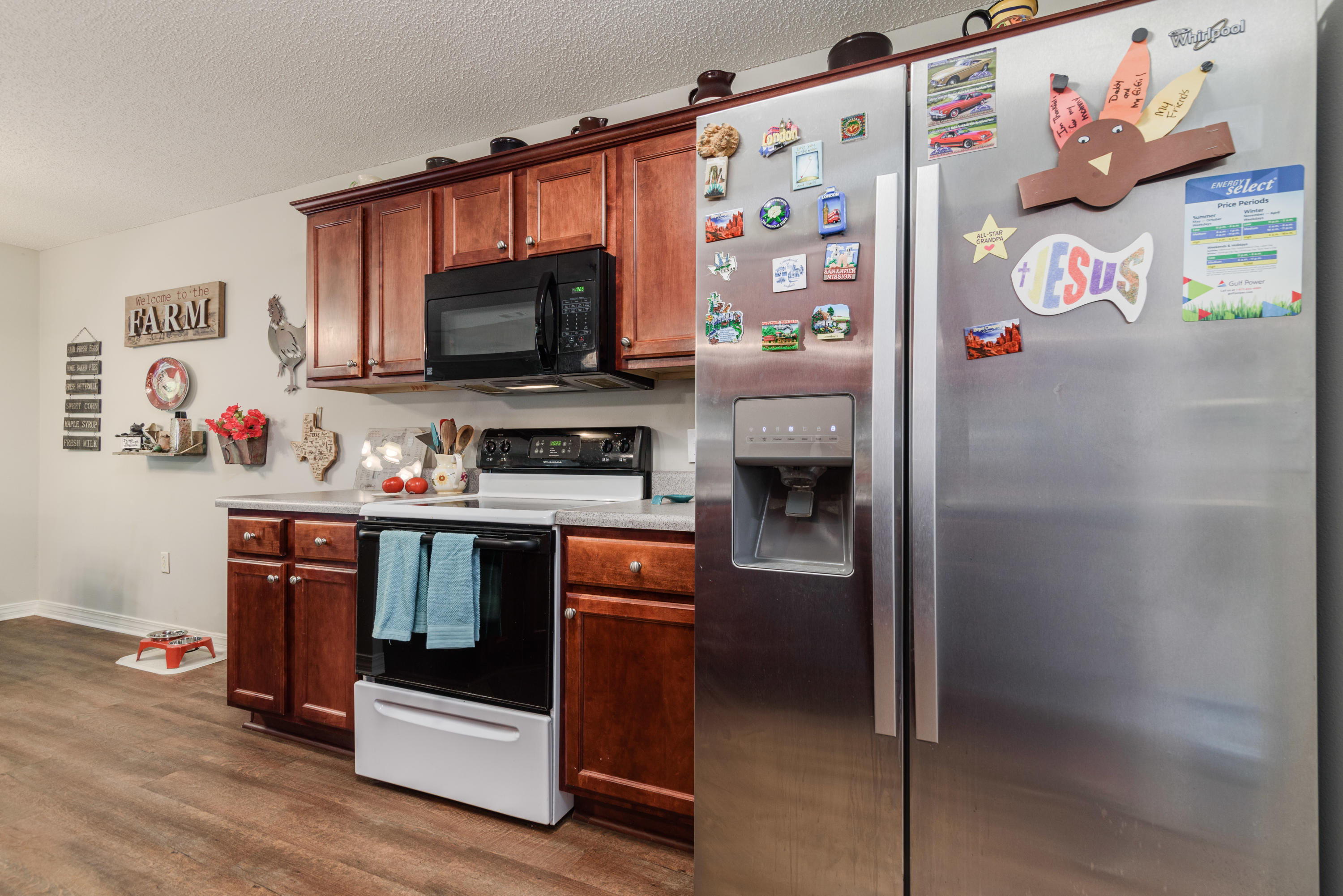205 Tiffot Court Crestview, FL 32539 - Photo 13 of 32 a kitchen with stainless steel appliances granite countertop a refrigerator and a microwave