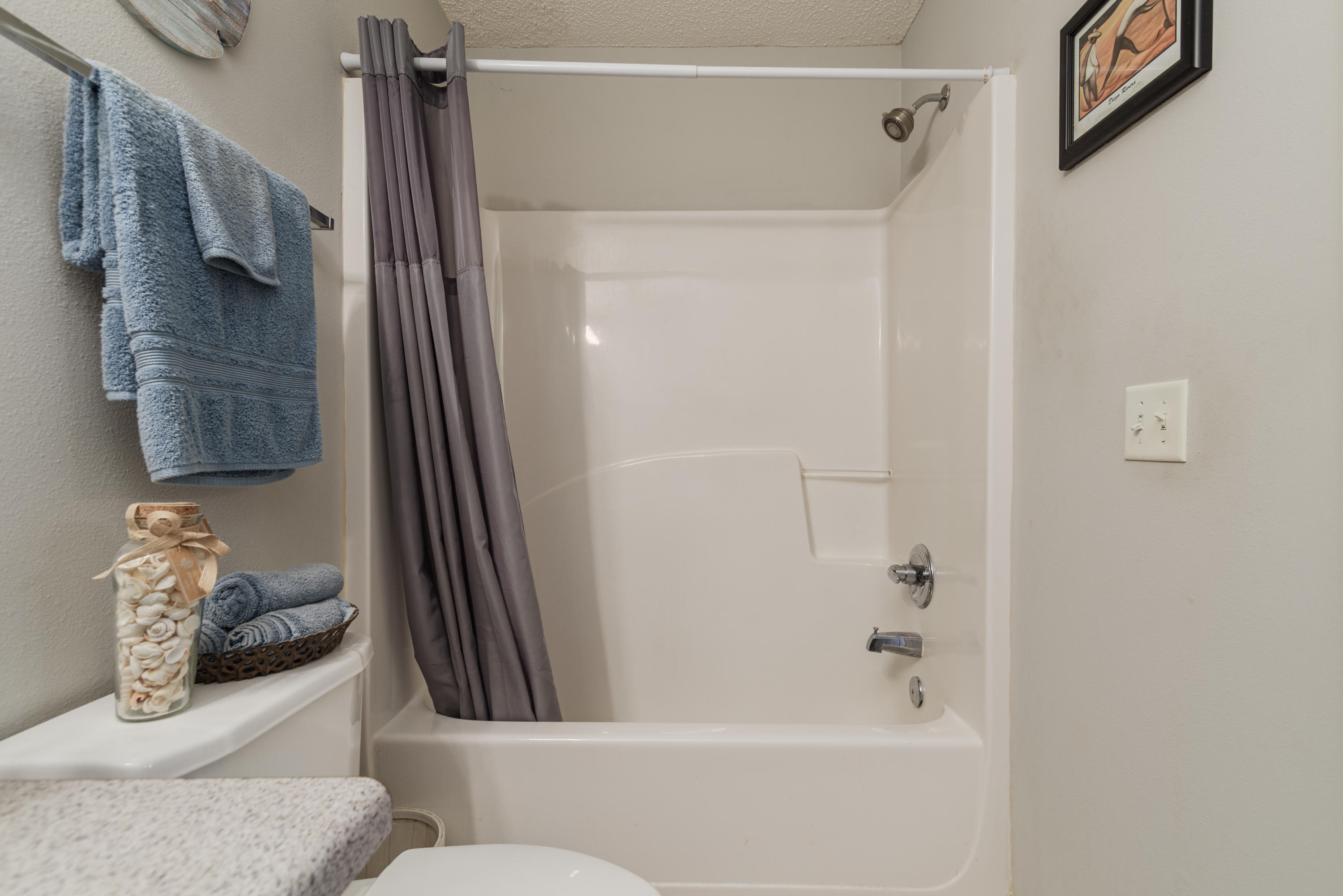 205 Tiffot Court Crestview, FL 32539 - Photo 26 of 32 a bathroom with a shower and a tub