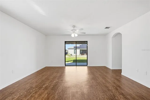 $289,900 | 906 Wynnmere Walk Avenue, Ruskin, FL 33570