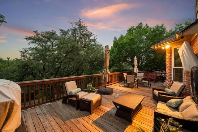 a view of sitting area on roof deck