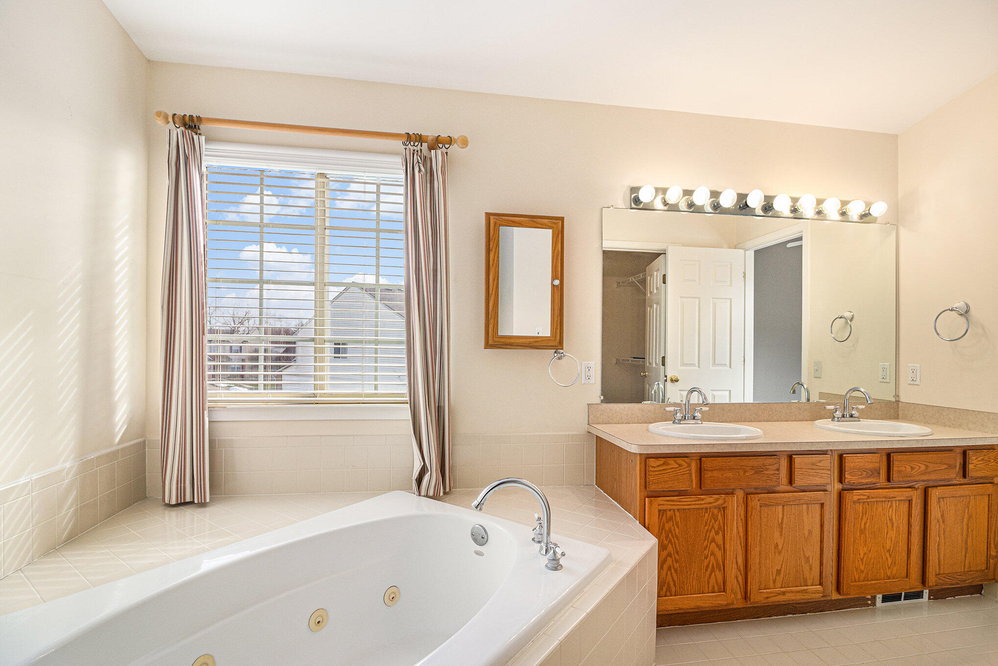 1681 Scio Ridge Road Ann Arbor, MI 48103 - Photo 29 of 45 Primary Bathroom