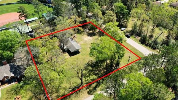 $575,000 | 2424 Meadow Road, Conroe, TX 77384