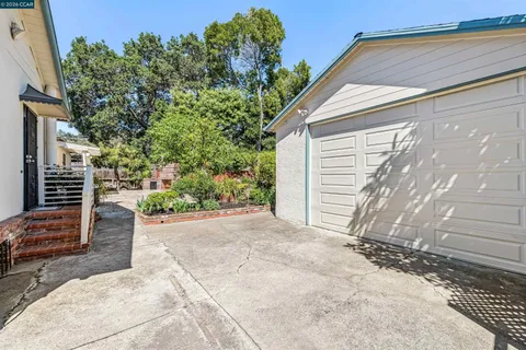 $995,000 | 4010 Reinhardt Drive, Oakland, CA 94619