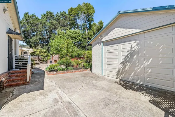 $995,000 | 4010 Reinhardt Drive, Oakland, CA 94619