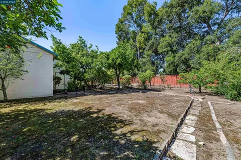 $995,000 | 4010 Reinhardt Drive, Oakland, CA 94619