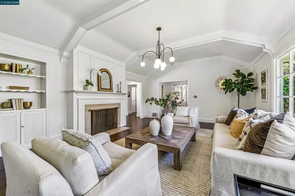 $995,000 | 4010 Reinhardt Drive, Oakland, CA 94619