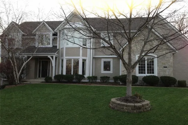 $900,000 | 9305 West 139th Street, Overland Park, KS 66221