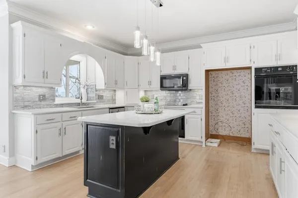 $900,000 | 9305 West 139th Street, Overland Park, KS 66221