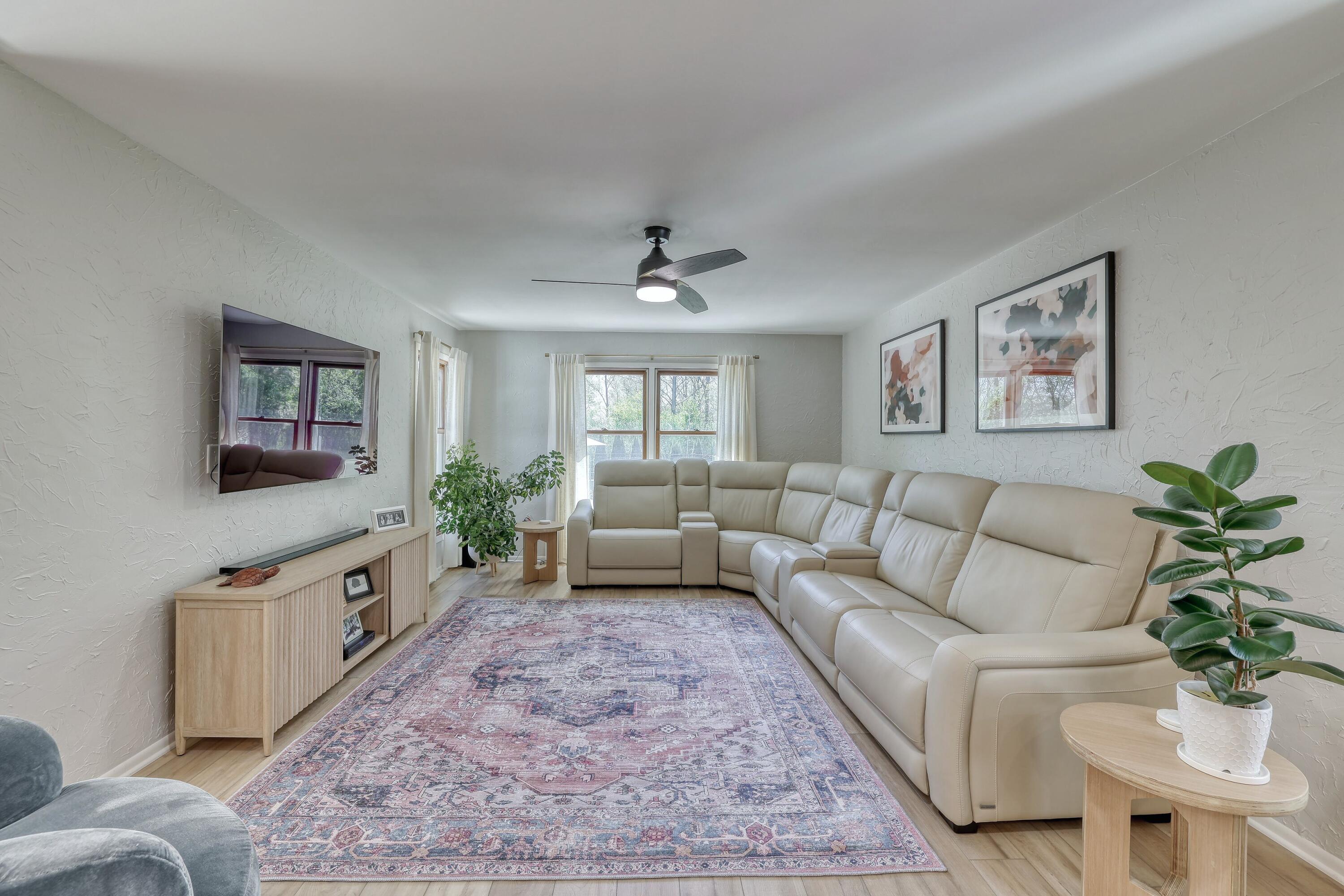 1135 South Ridgeway Road Brookfield, WI 53045 - Photo 25 of 63 Family Room