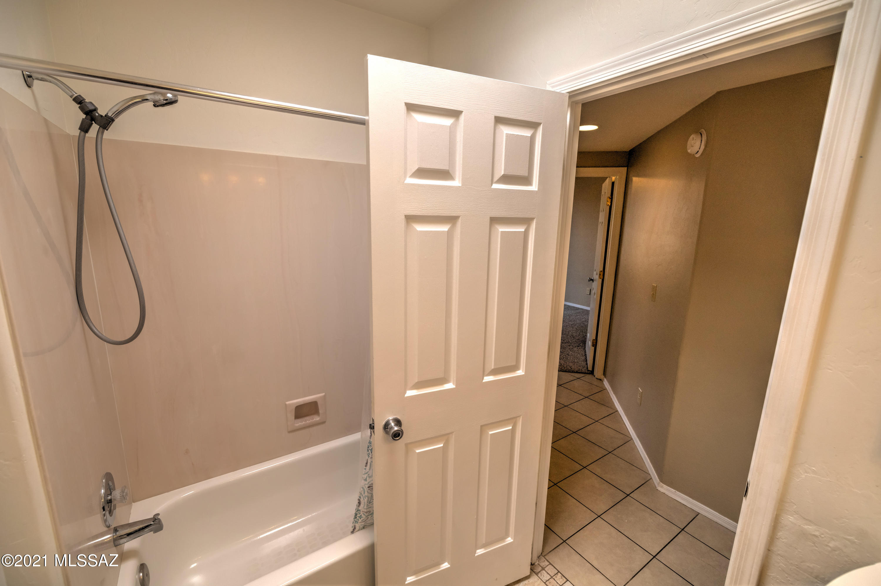 10196 North Inverrary Place Oro Valley, AZ 85737 - Photo 18 of 38