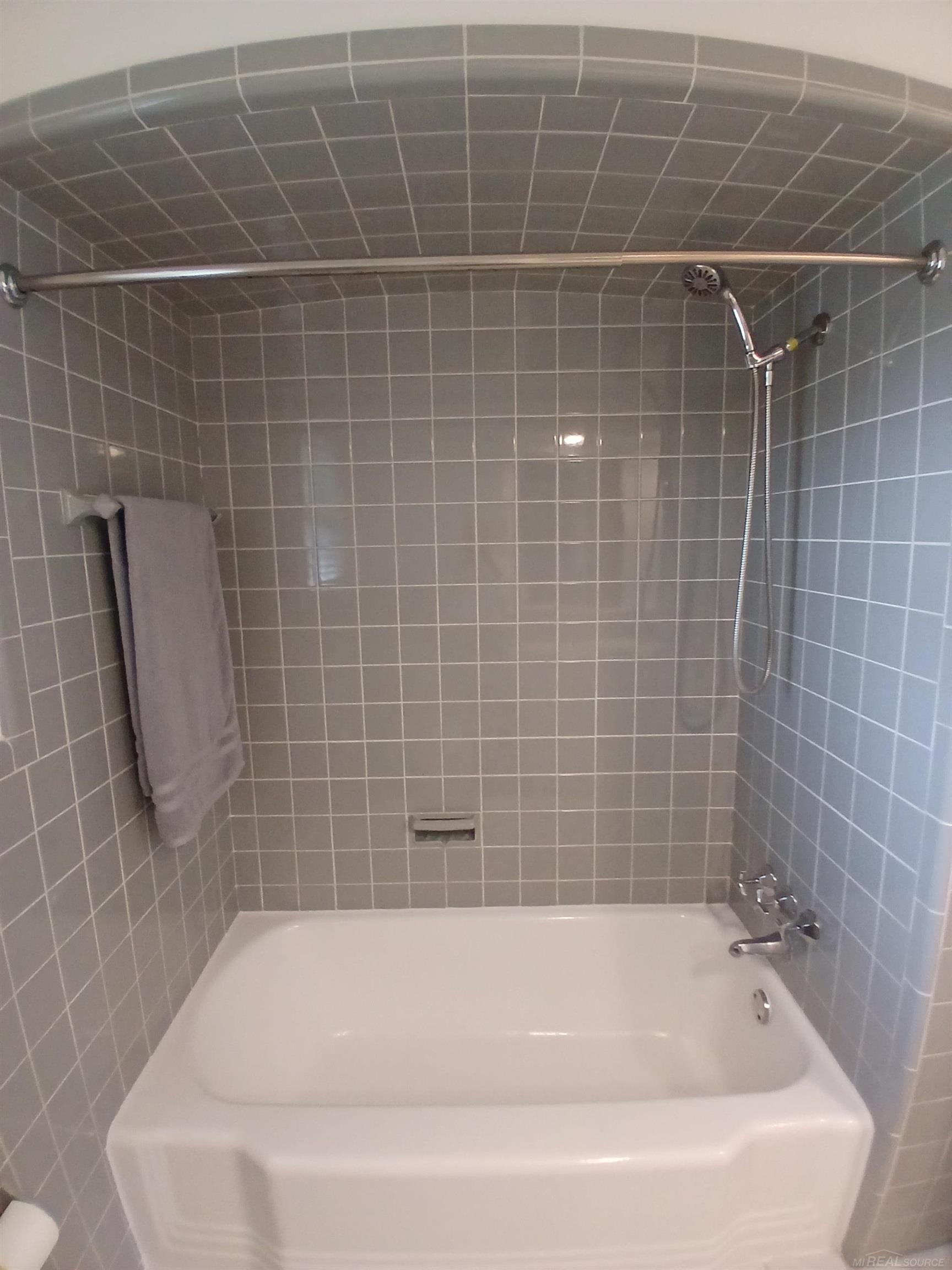 24675 Ridgecroft Avenue Eastpointe, MI 48021 - Photo 16 of 31