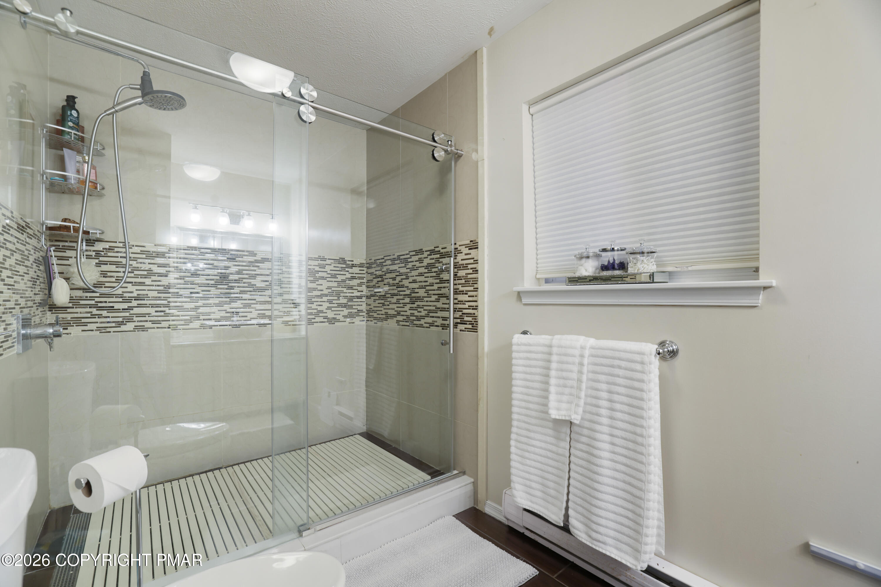 155 Wellington Way Bushkill, PA 18324 - Photo 27 of 76 27- Bathroom
