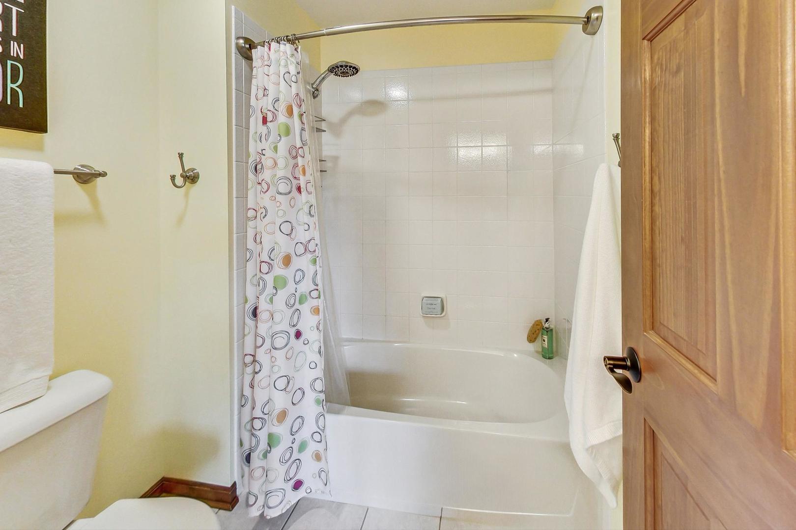 S548 Grengs Lane Geneva, IL 60134 - Photo 26 of 49 a bathroom with a bathtub and a shower