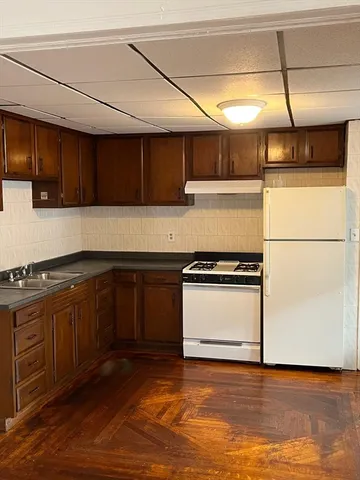 $1,400 | 240 Third Street, Unit 2W, Fall River, MA 02721