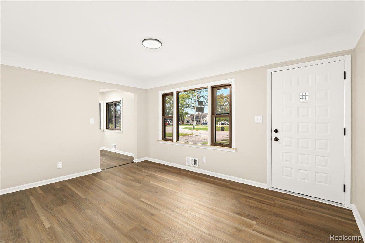 14820 Frazho Road Warren, MI 48089 - Photo 3 of 23 Gallery Image 3
