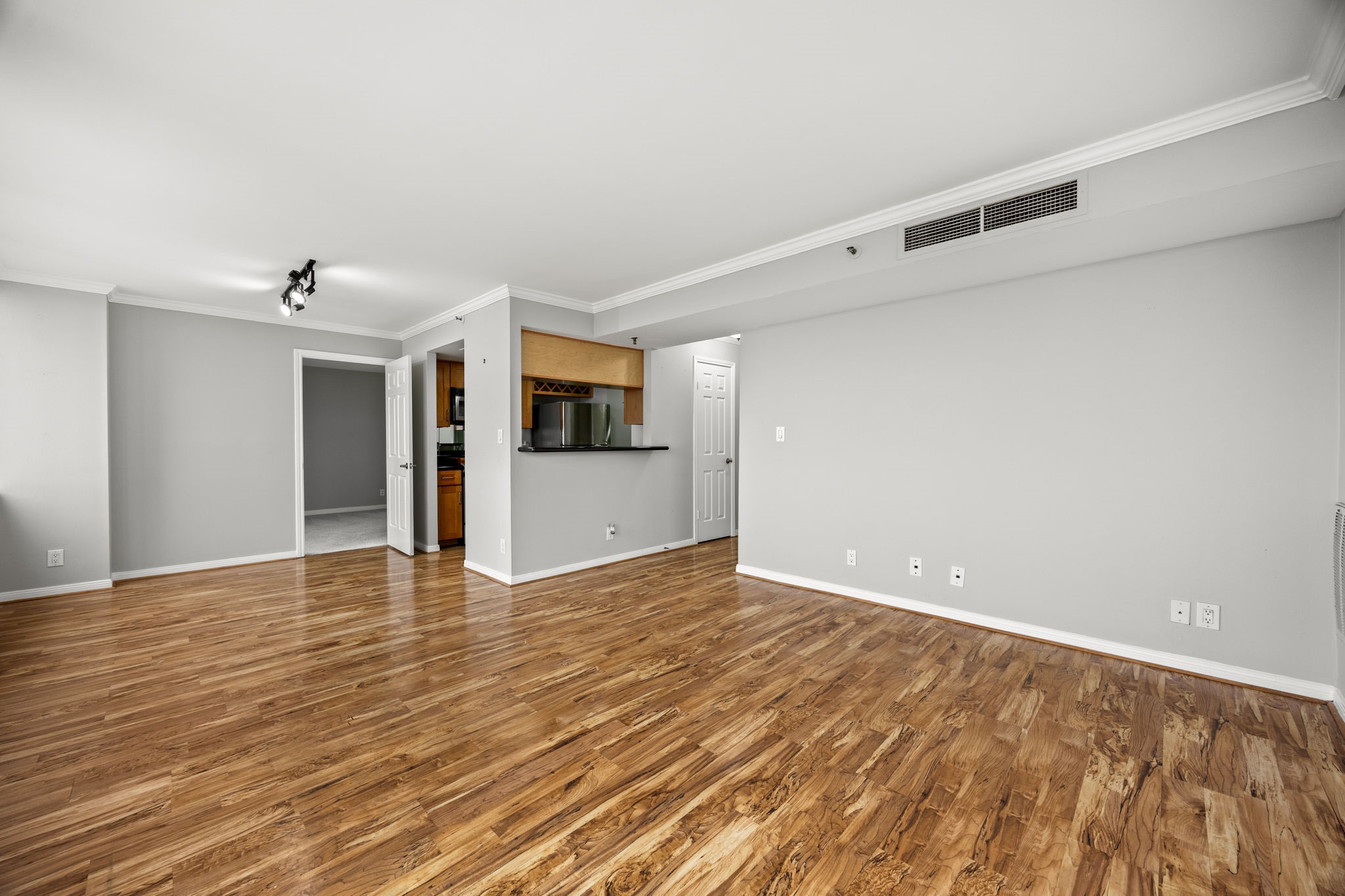 3525 Sage Road, Unit 1409 Houston, TX 77056 - Photo 21 of 45 a view of an empty room with wooden floor and a window