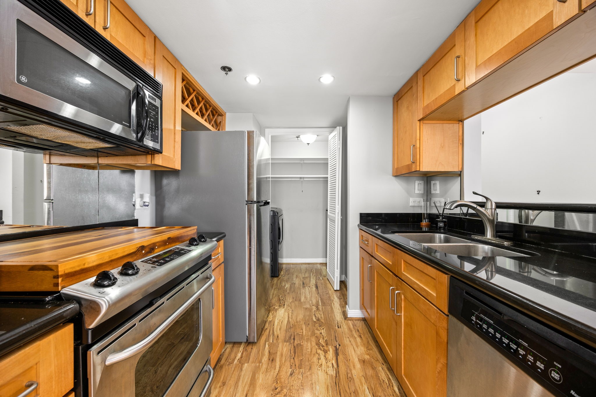 3525 Sage Road, Unit 1409 Houston, TX 77056 - Photo 29 of 45 a kitchen with stainless steel appliances granite countertop a stove and a refrigerator