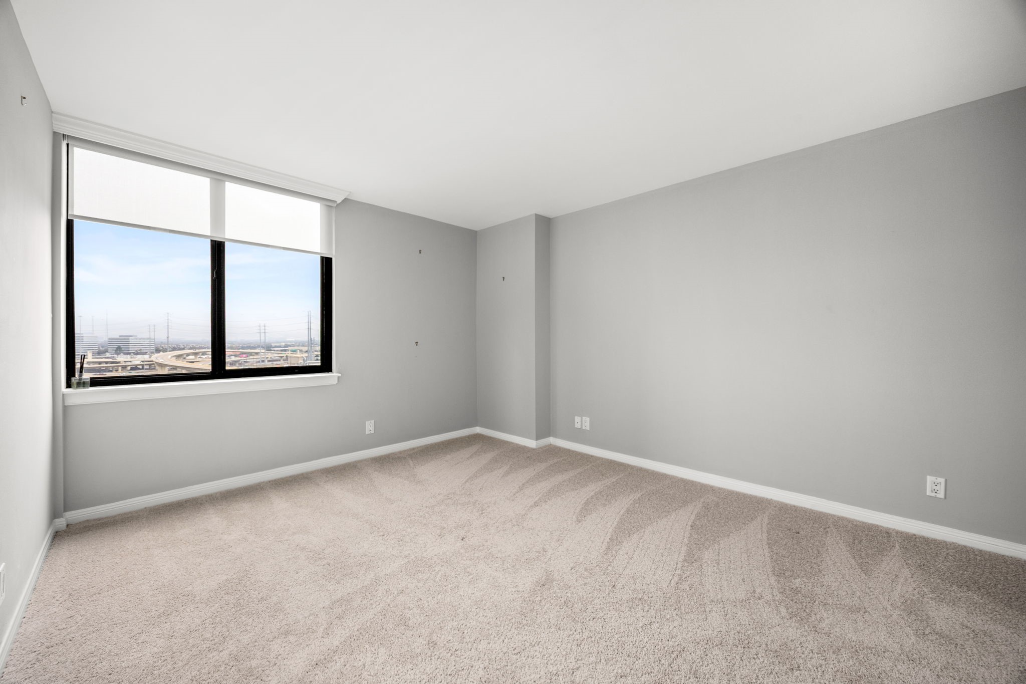3525 Sage Road, Unit 1409 Houston, TX 77056 - Photo 35 of 45 a view of an empty room with a window