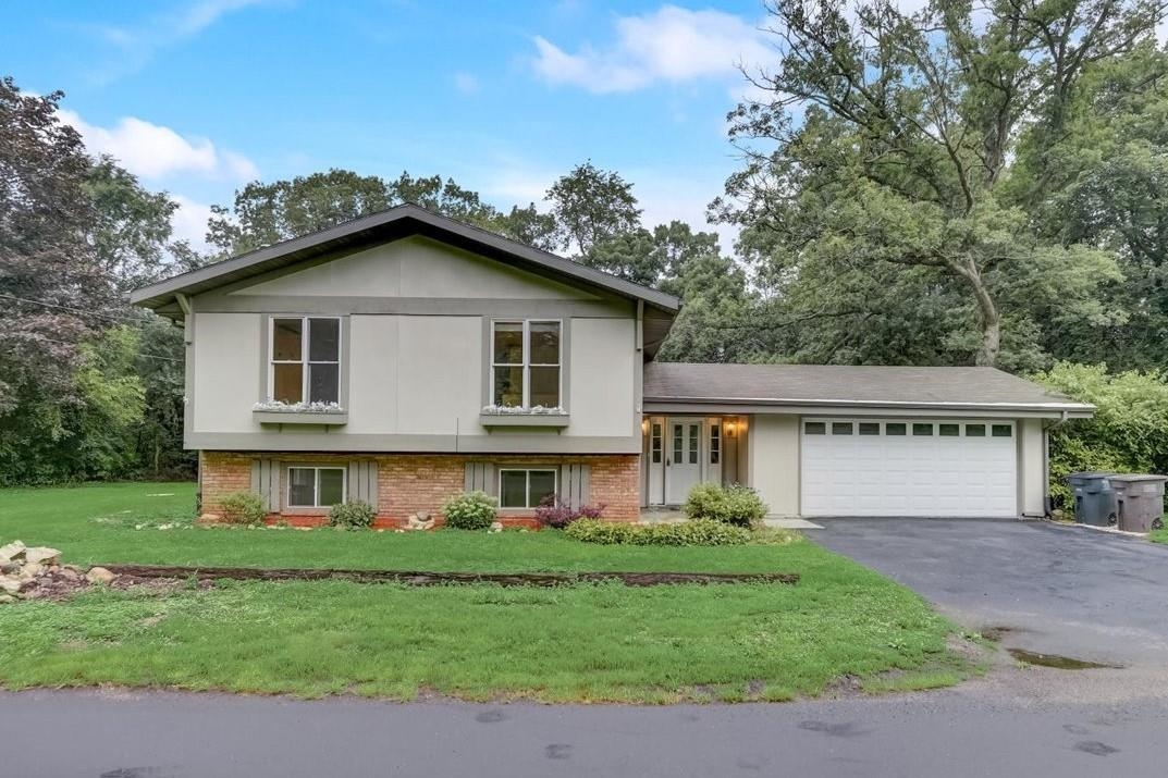 W5440 Elkhorn Drive, Elkhorn, WI 53121 Compass