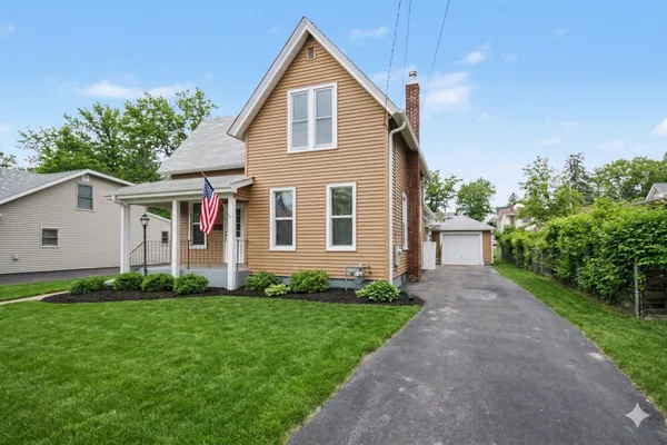 $299,900 | 29 North Green Street, Carpentersville, IL 60110