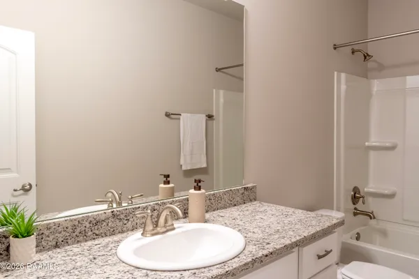 $2,600 | 400 Eastwood Drive, Lafayette, LA 70508