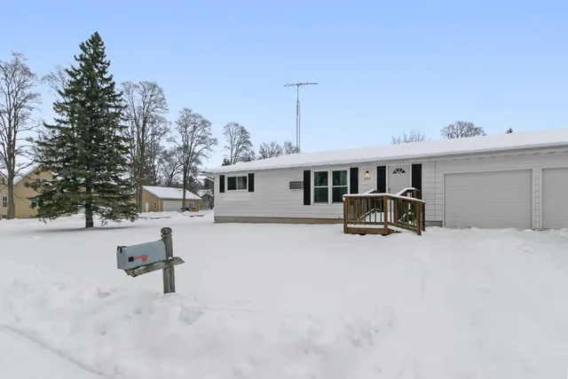 $275,000 | 623 Cross Street, Poynette, WI 53955