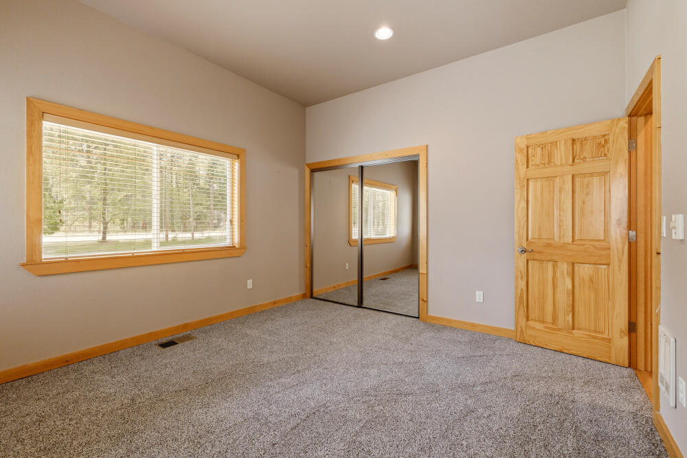 50205 Highway 62 Chiloquin, OR 97624 - Photo 27 of 44 3rd bedroom, main house
