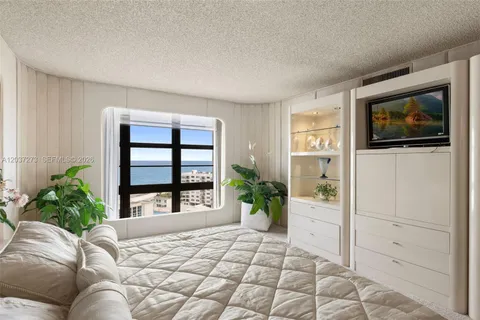 $1,750,000 | 5500 Collins Avenue, Unit 1401, Miami Beach, FL 33140