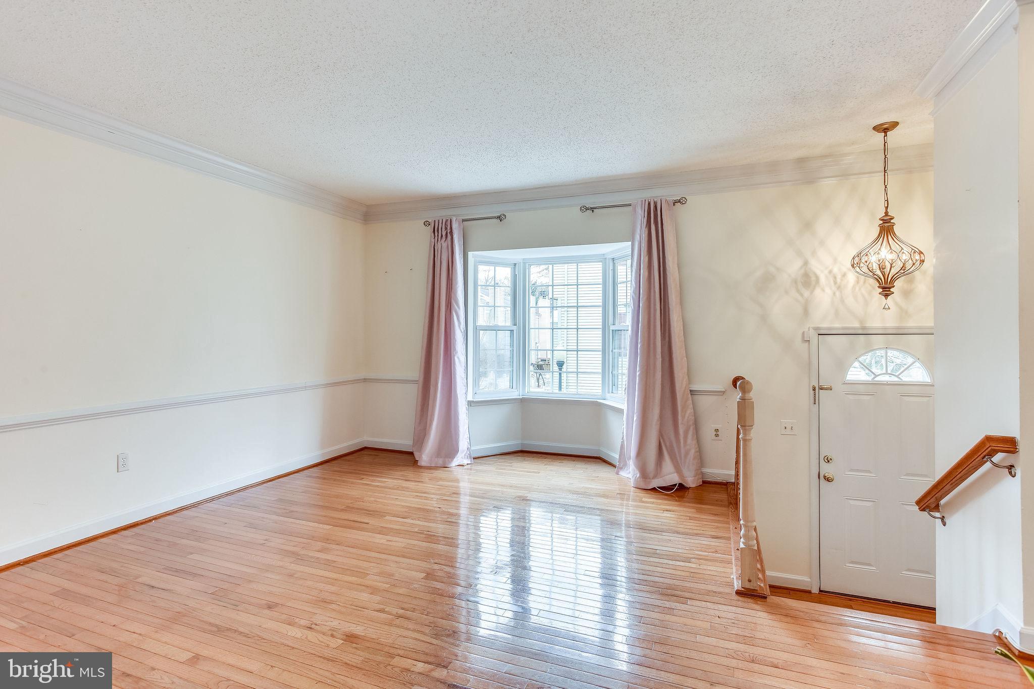 2404 Ridgehampton Court Reston, VA 20191 - Photo 14 of 67 Living Room