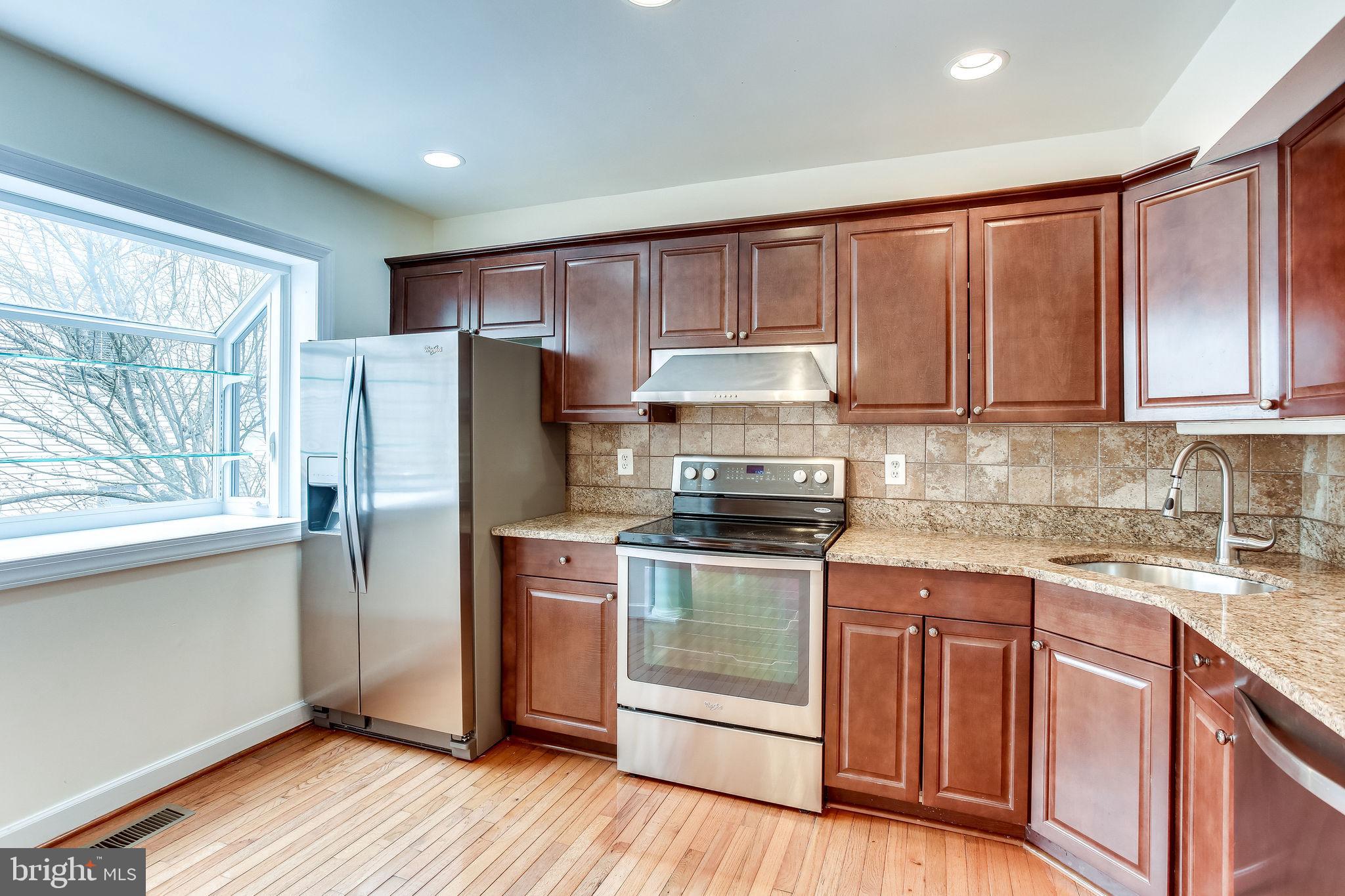 2404 Ridgehampton Court Reston, VA 20191 - Photo 18 of 67 Kitchen