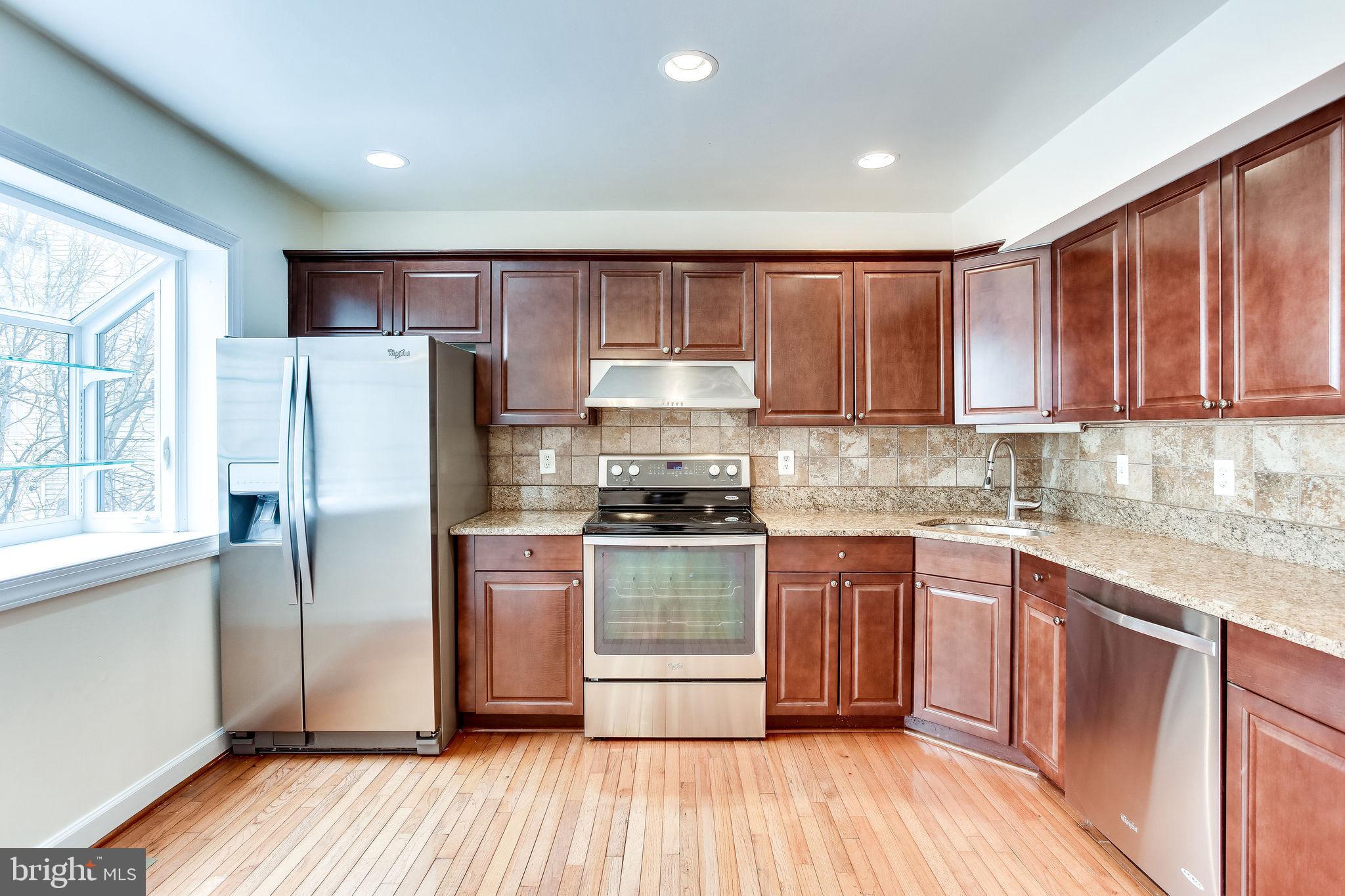 2404 Ridgehampton Court Reston, VA 20191 - Photo 19 of 67 Kitchen
