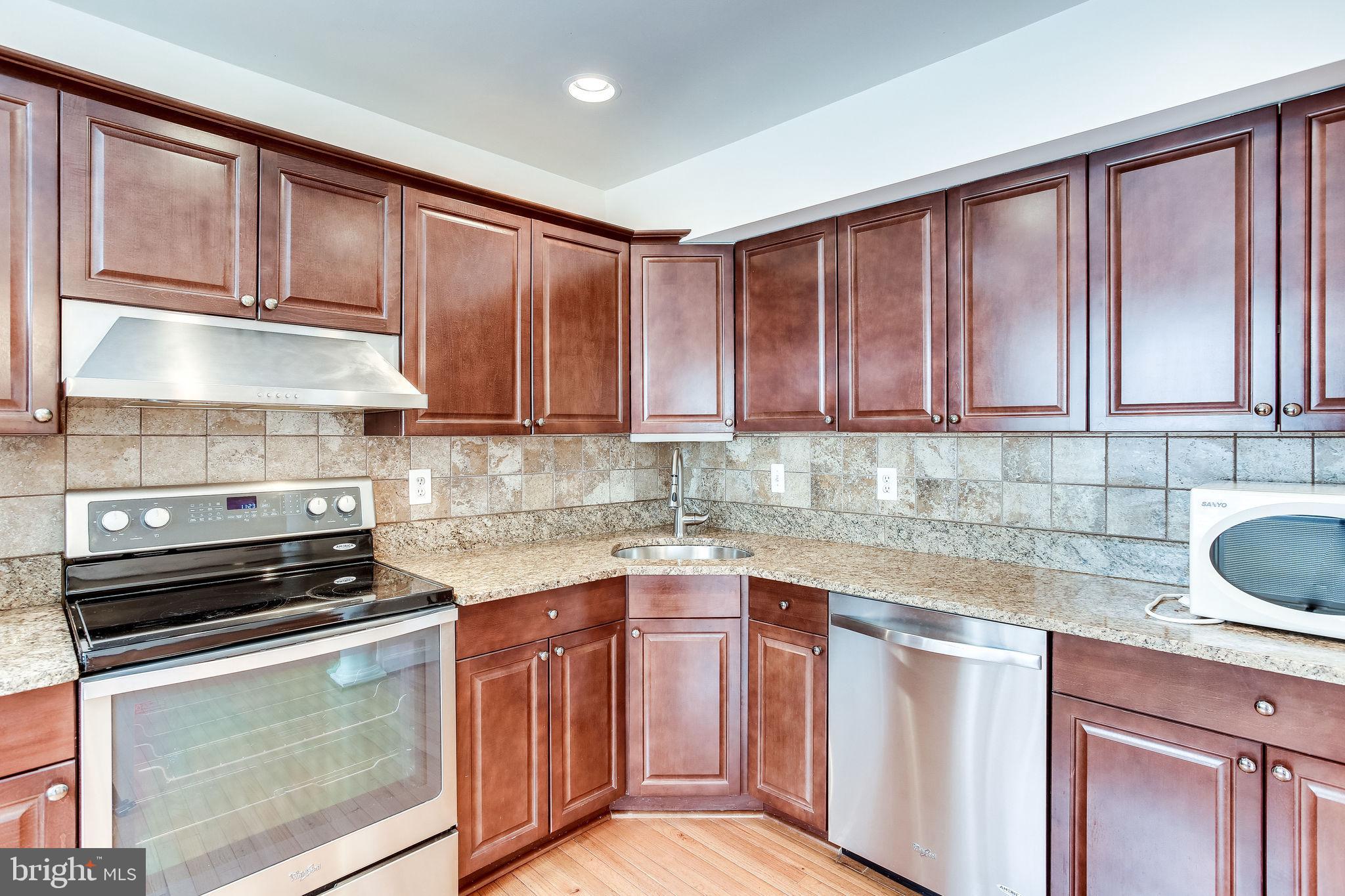 2404 Ridgehampton Court Reston, VA 20191 - Photo 20 of 67 Kitchen