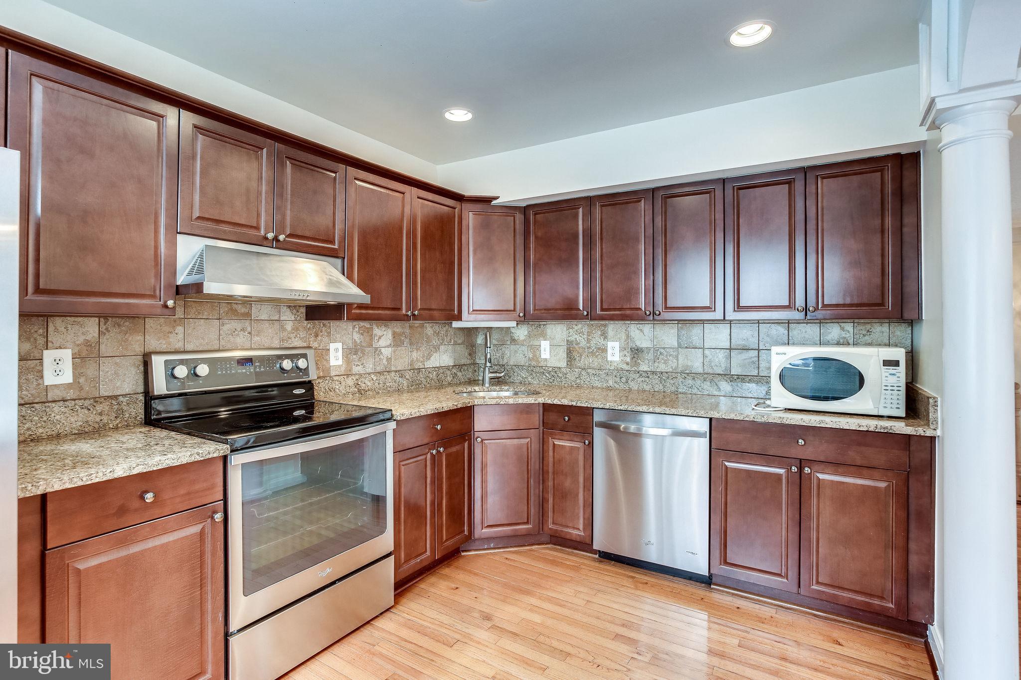 2404 Ridgehampton Court Reston, VA 20191 - Photo 21 of 67 Kitchen
