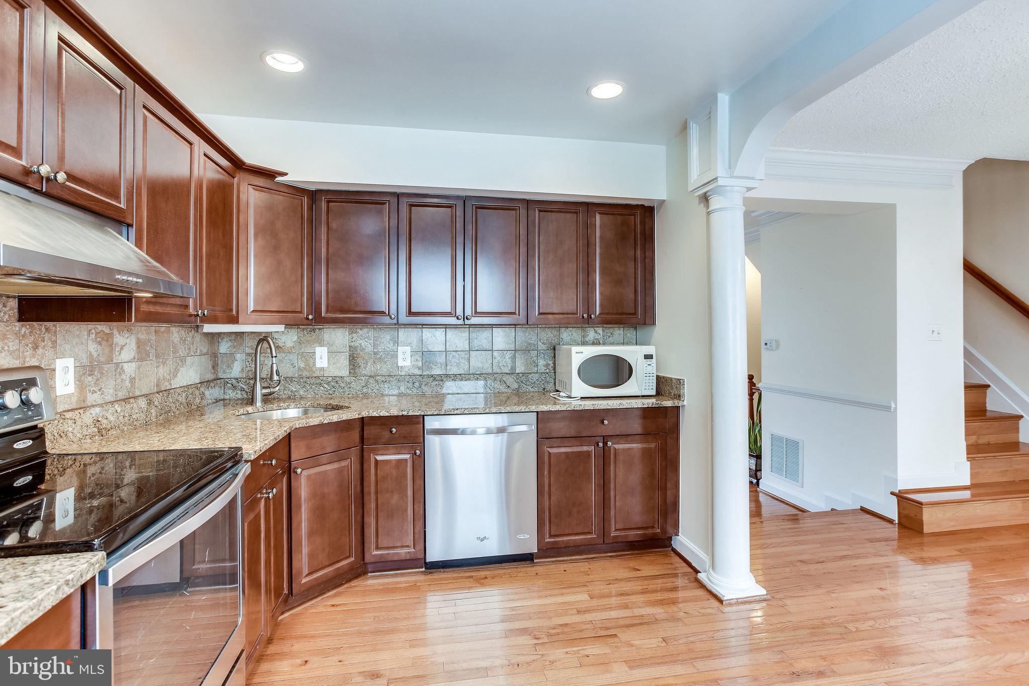 2404 Ridgehampton Court Reston, VA 20191 - Photo 22 of 67 Kitchen