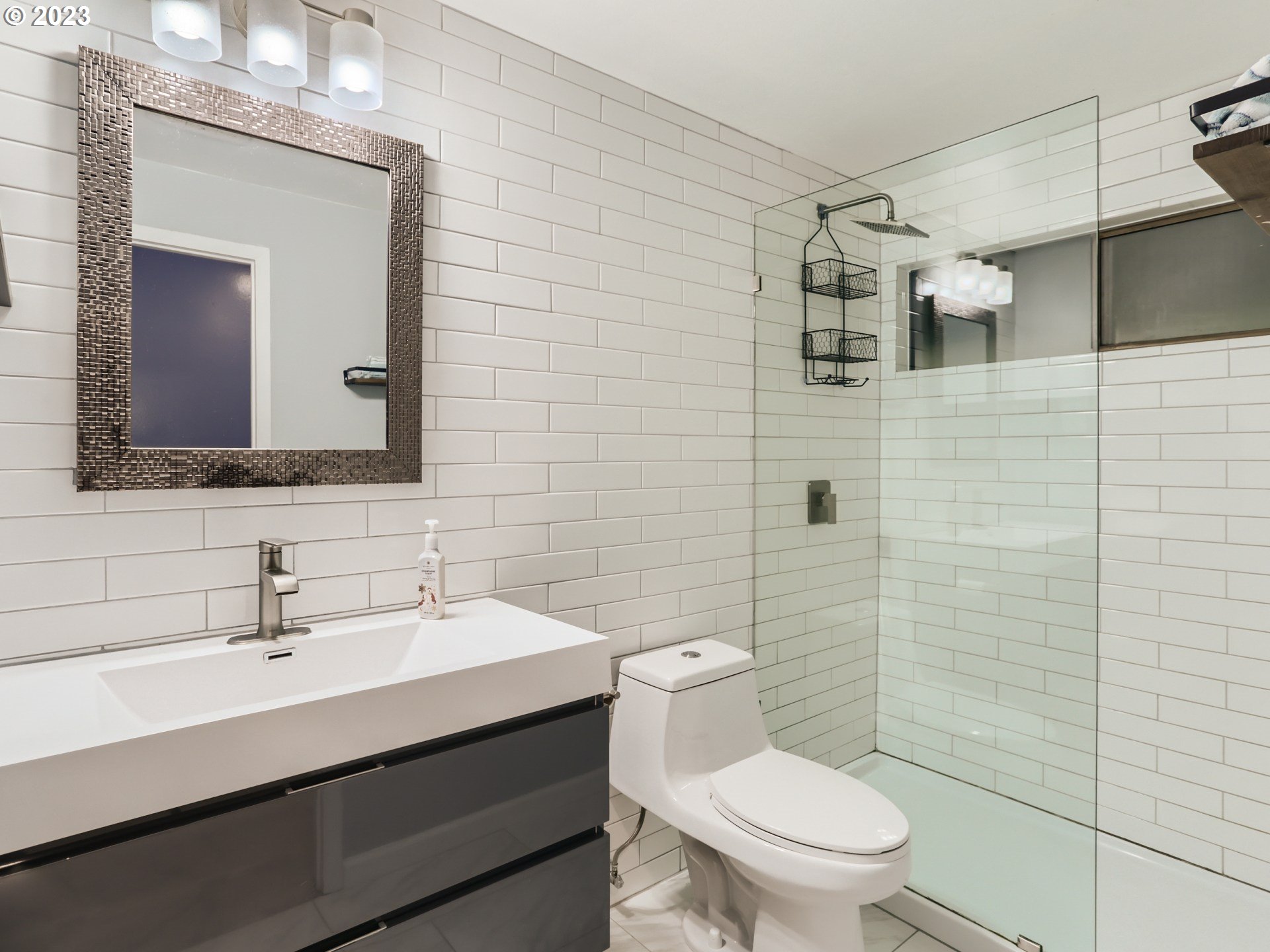 7718 Southwest Barnes Road Portland, OR 97225 - Photo 13 of 26 Gallery Image 13