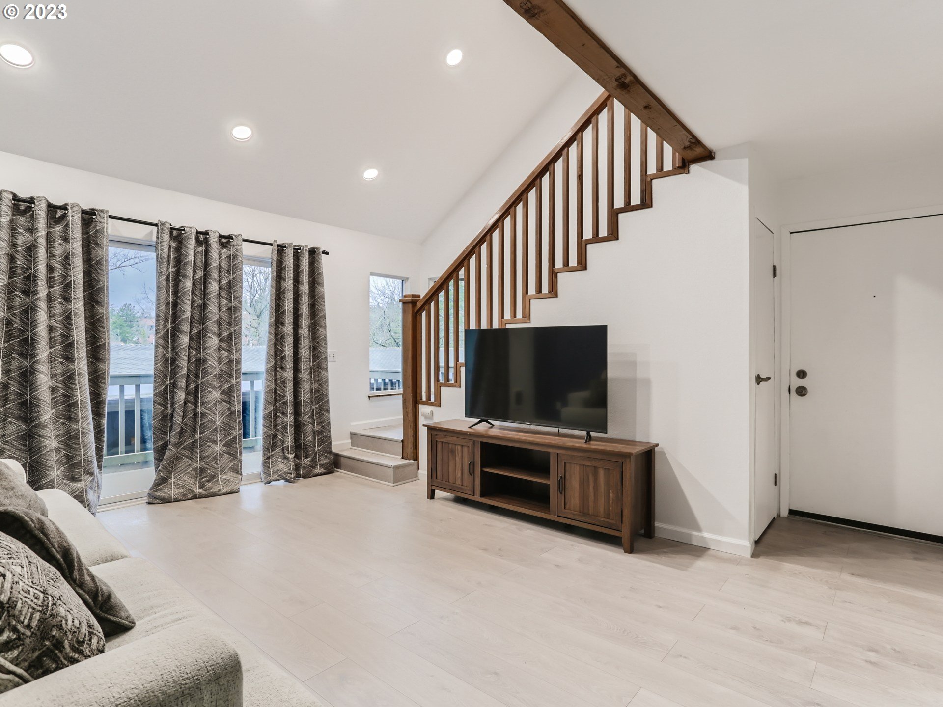 7718 Southwest Barnes Road Portland, OR 97225 - Photo 3 of 26 Gallery Image 3