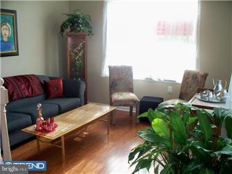 39 Bluebonnet Road Langhorne, PA 19047 - Photo 2 of 12 Living Room