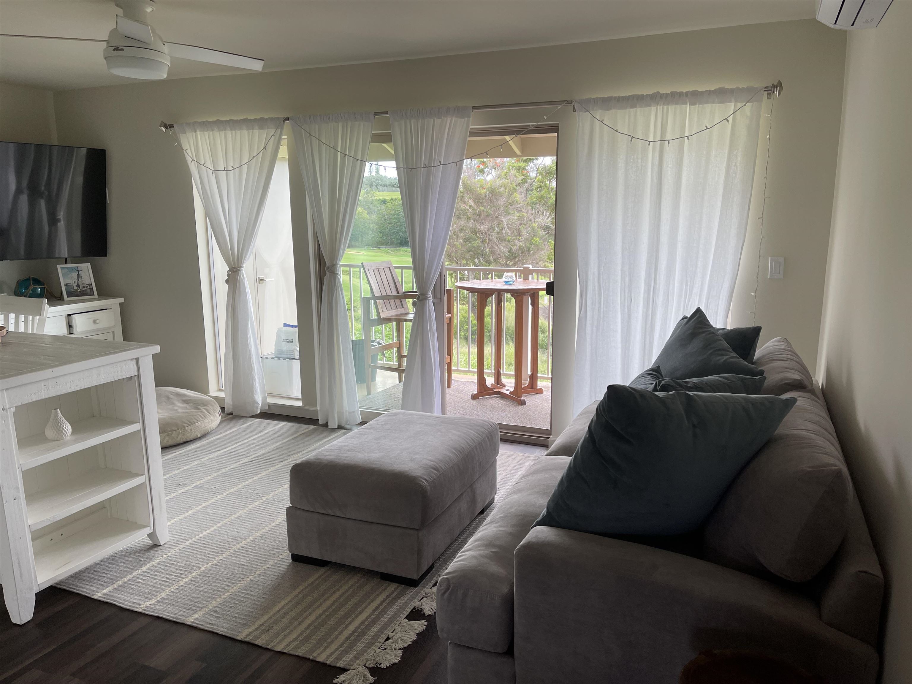 5510 Lower Honoapiilani Road, Unit C22 Lahaina, HI 96761 - Photo 7 of 13 a living room with furniture and a window