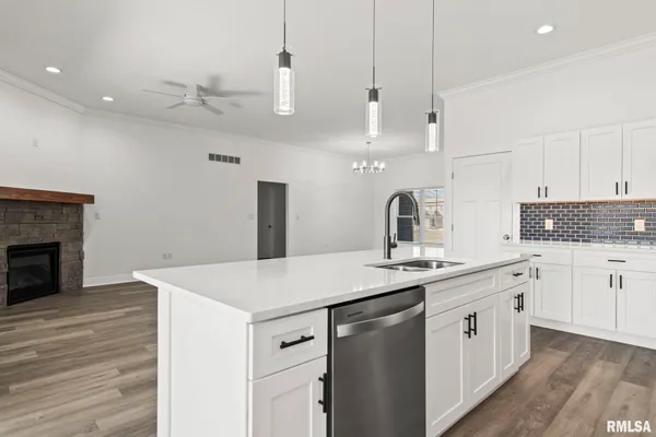 $450,000 | 72 Moonlight Ct. Court, Chatham, IL 62629