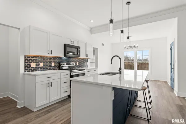 $450,000 | 72 Moonlight Ct. Court, Chatham, IL 62629