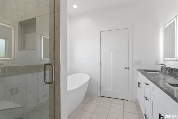 $450,000 | 72 Moonlight Ct. Court, Chatham, IL 62629