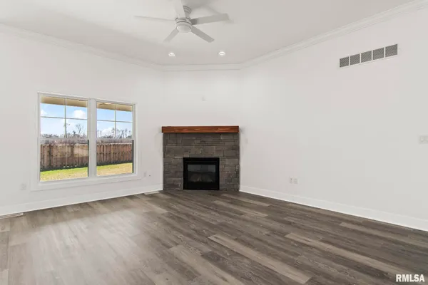 $450,000 | 72 Moonlight Ct. Court, Chatham, IL 62629