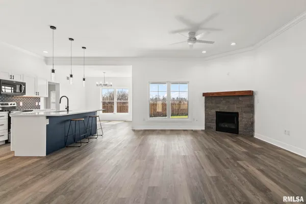 $450,000 | 72 Moonlight Ct. Court, Chatham, IL 62629